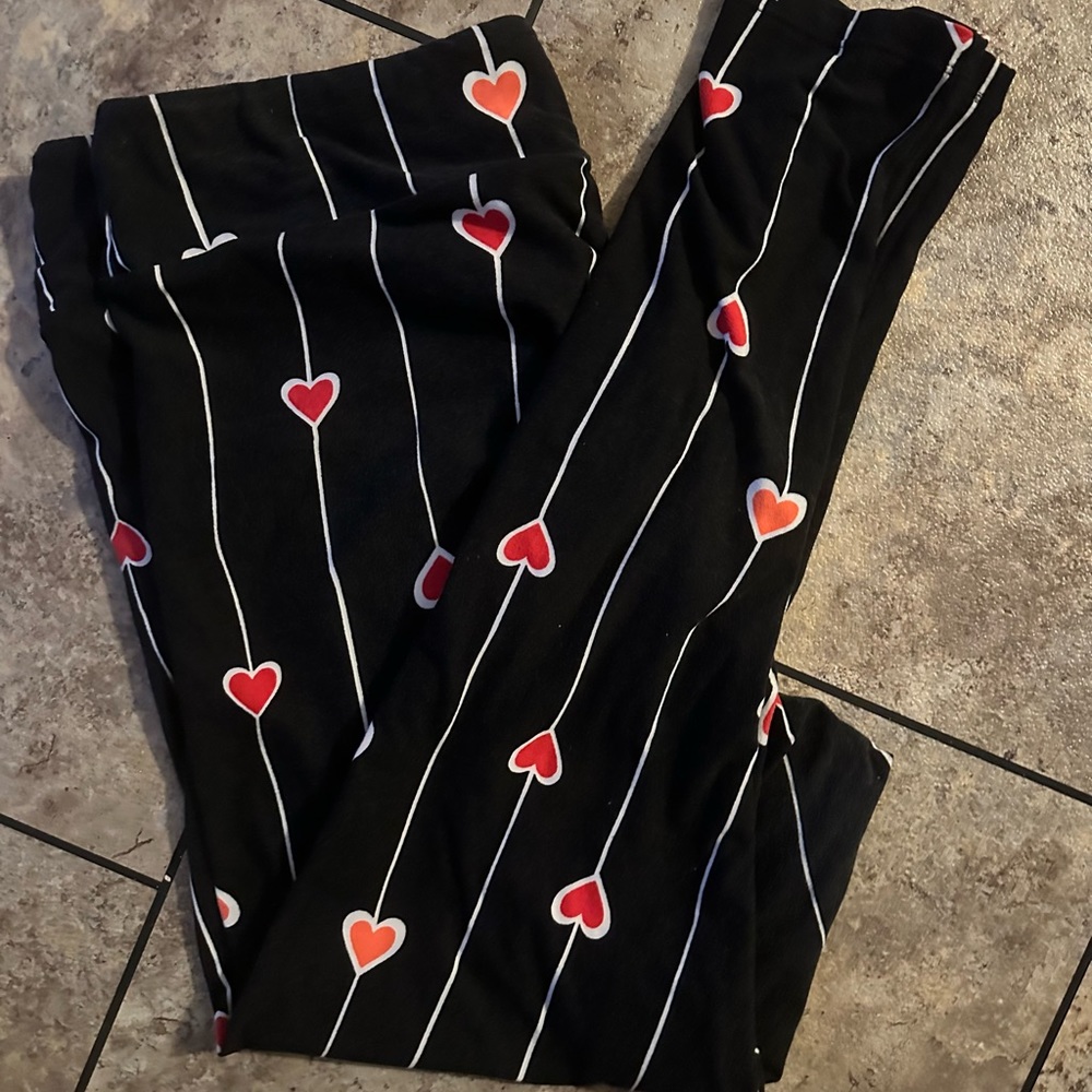 ❤️❤️🖤🖤 Lularoe leggings!! 🖤🖤❤️❤️